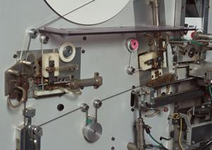 箔押しとプラスチックが実現する高品質